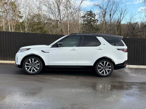Fuji White 2025 Land Rover Discovery P300 Dynamic SE