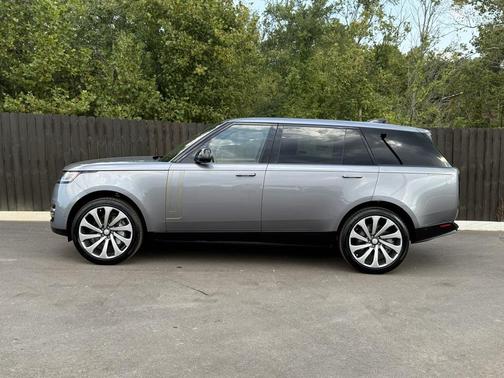 2025 Land Rover Range Rover P530 SE 7 Seat