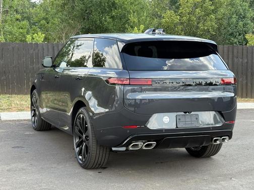 2025 Land Rover Range Rover Sport SE