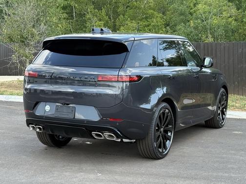 2025 Land Rover Range Rover Sport SE