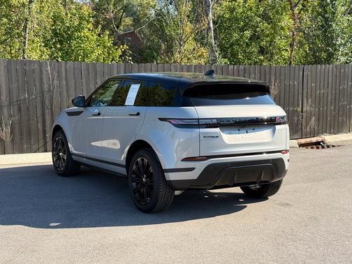 Seoul Pearl Silver Met 2026 Land Rover Range Rover Evoque S