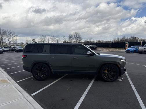 2022 Rivian R1S Launch Edition