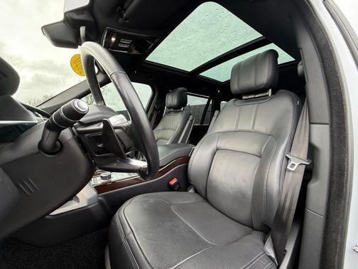 Yulong White Metallic 2020 Land Rover Range Rover Supercharged
