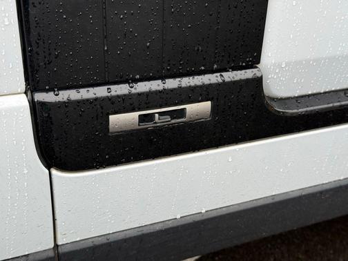Yulong White Metallic 2020 Land Rover Range Rover Supercharged