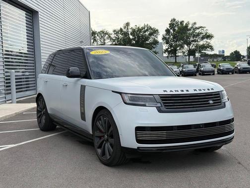 Ethereal Frost Silver Met 2025 Land Rover Range Rover P615 SV
