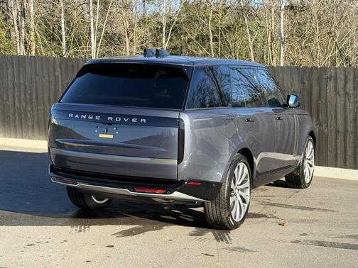 2025 Land Rover Range Rover P400 SE