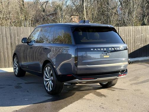2025 Land Rover Range Rover P400 SE