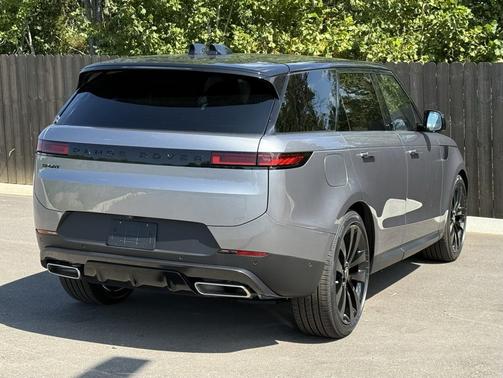 2025 Land Rover Range Rover Sport SE