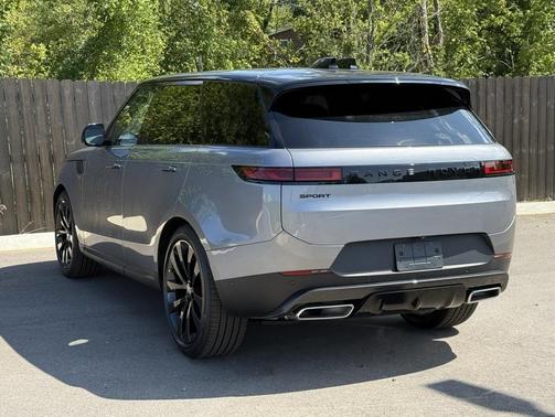 2025 Land Rover Range Rover Sport SE