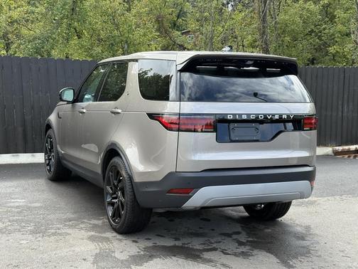 2025 Land Rover Discovery P300 S