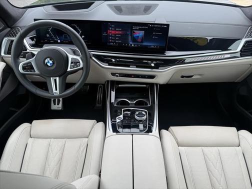 2025 BMW X7 M60i