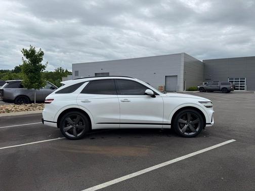 Uyuni White 2022 Genesis GV70 2.5T AWD
