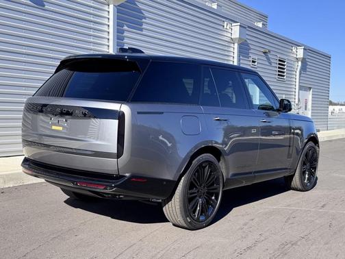 2026 Land Rover Range Rover P530 SE