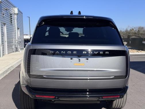 2026 Land Rover Range Rover P530 SE