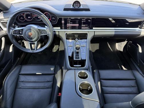 2019 Porsche Panamera 4