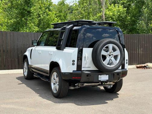 Fuji White 2026 Land Rover Defender P400 X-Dynamic SE