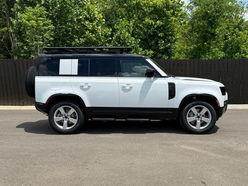 Fuji White 2026 Land Rover Defender P400 X-Dynamic SE