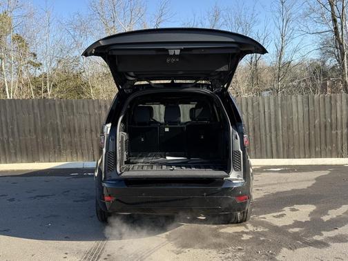 2025 Land Rover Discovery P360 Dynamic SE