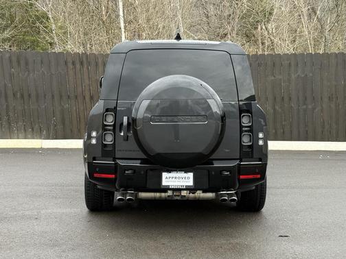 2025 Land Rover Defender V8