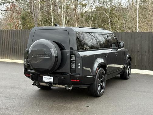 2025 Land Rover Defender V8