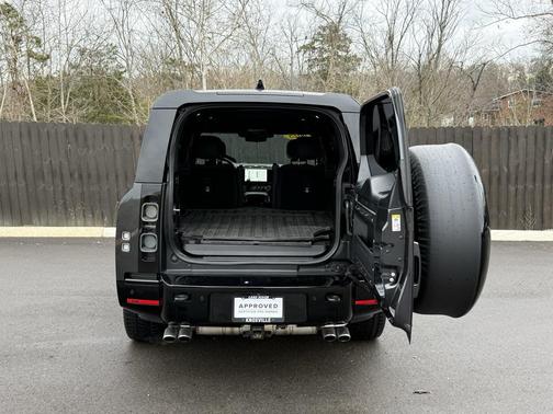 2025 Land Rover Defender V8
