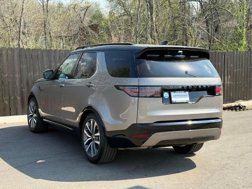 Lantau Bronze Metallic 2025 Land Rover Discovery P360 Dynamic SE