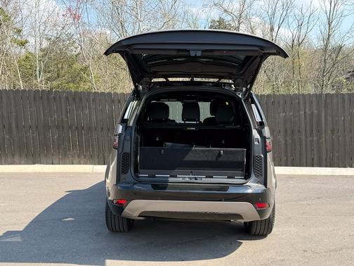 Lantau Bronze Metallic 2025 Land Rover Discovery Dynamic SE