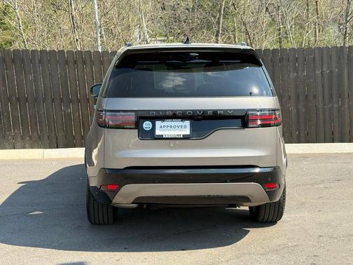 Lantau Bronze Metallic 2025 Land Rover Discovery P360 Dynamic SE