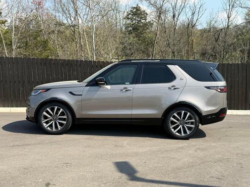 Lantau Bronze Metallic 2025 Land Rover Discovery P360 Dynamic SE