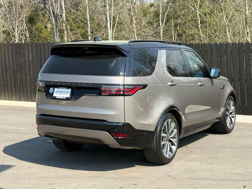 Lantau Bronze Metallic 2025 Land Rover Discovery P360 Dynamic SE