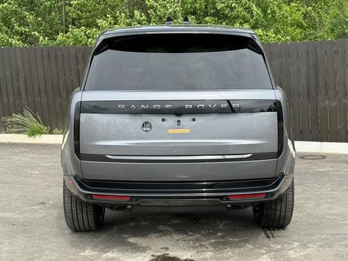 2025 Land Rover Range Rover P530 SE 7 Seat