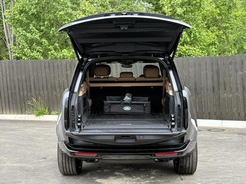 2025 Land Rover Range Rover P530 SE 7 Seat
