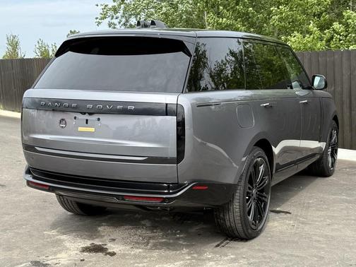 2025 Land Rover Range Rover P530 SE 7 Seat
