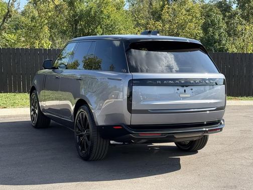 2025 Land Rover Range Rover P550e SE