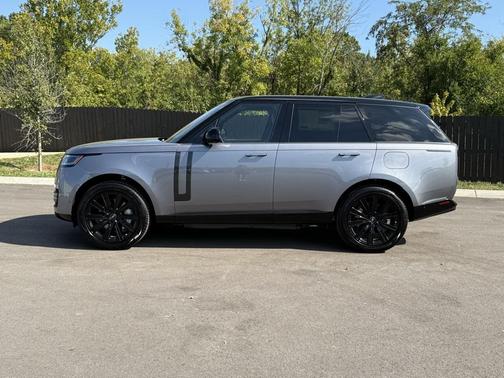 2025 Land Rover Range Rover P550e SE