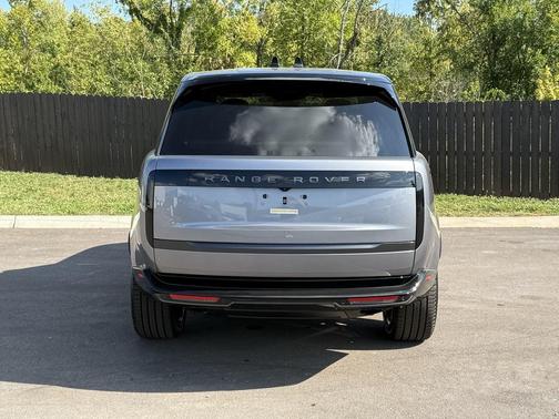 2025 Land Rover Range Rover P550e SE