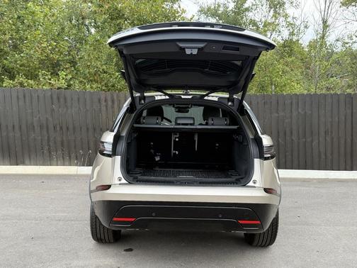 2026 Land Rover Range Rover Velar P250 SE R-Dynamic