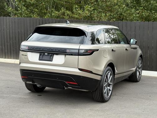 2026 Land Rover Range Rover Velar P250 SE R-Dynamic