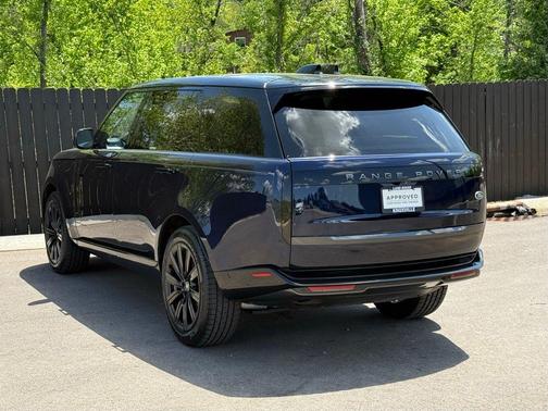Portofino Blue Metallic 2023 Land Rover Range Rover P400 SE