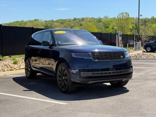 Portofino Blue Metallic 2023 Land Rover Range Rover P400 SE
