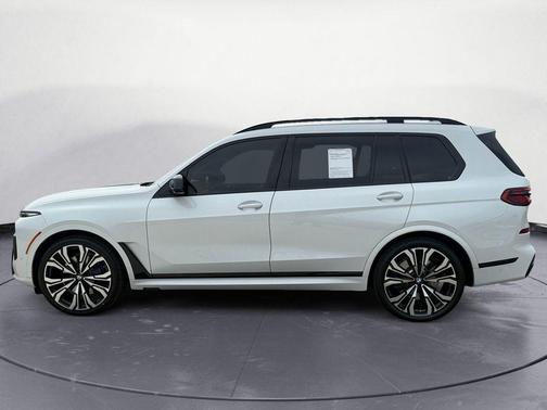 Mineral White Metallic 2023 BMW X7 M60i