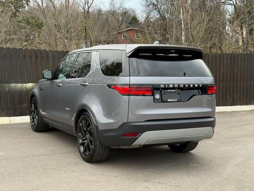 2025 Land Rover Discovery P300 S