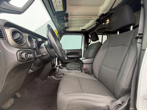 Bright White Clearcoat 2021 Jeep Wrangler Willys