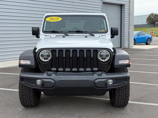 Bright White Clearcoat 2021 Jeep Wrangler Willys