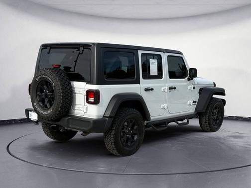 Bright White Clearcoat 2021 Jeep Wrangler Willys