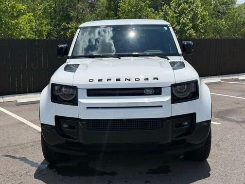Fuji White 2024 Land Rover Defender 110 P400 X-Dynamic SE