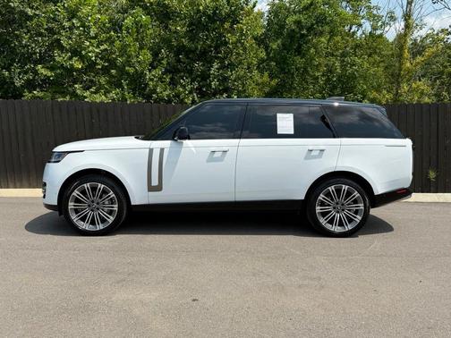 Fuji White 2025 Land Rover Range Rover P400 SE 7 Seat