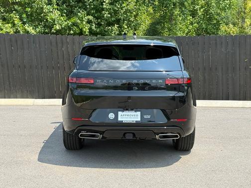 Santorini Black Metallic 2026 Land Rover Range Rover Sport Dynamic SE