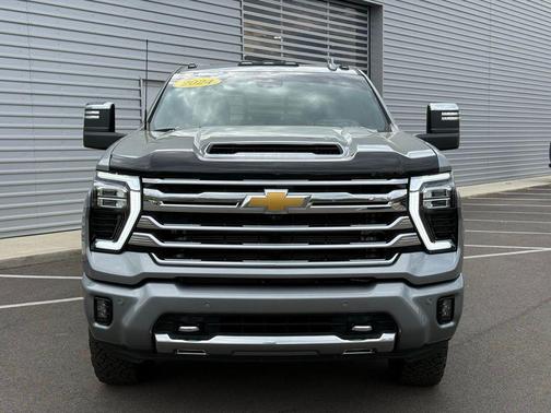 Sterling Gray Metallic 2024 Chevrolet Silverado 2500 High Country