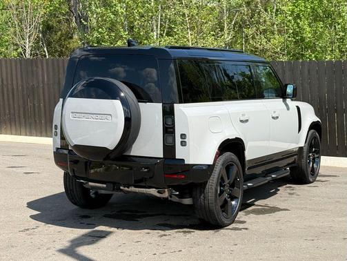 Borasco 2026 Land Rover Defender P400 X-Dynamic SE